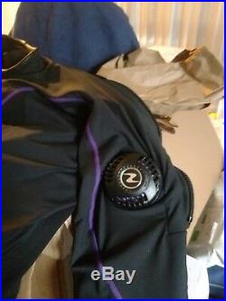 Aqualung fusion essence womans drysuit size large. I will include shipping