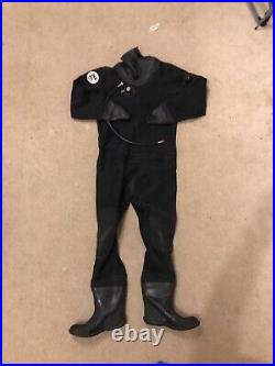 DUI CF200SE scuba diving dry suit size medium with new zip
