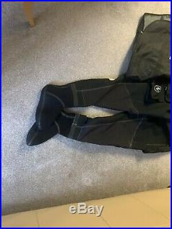 Drysuit xl Aqua Lung. Only been used 8 freshwater dives, excellent condition