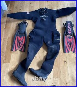 Predator Scuba Diving Drysuit Men's Large With Fitted Boots & Split Fins