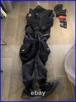 SANTI E. Motion Drysuit with dry gloves and Hood. Scuba