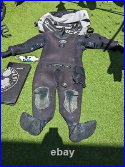 Scuba diving dry suit