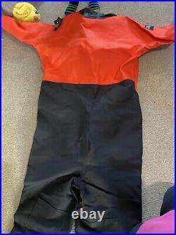 Scuba diving dry suit mens size L to fit 6'1 slim build with undersuit